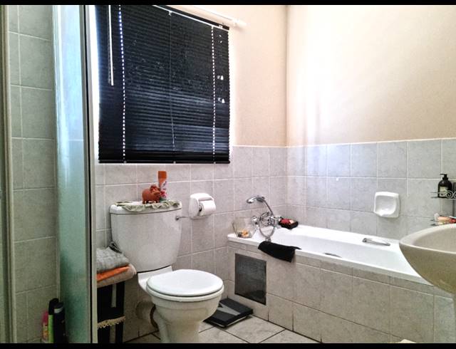 2 BEDROOM SECTIONAL TITLE RENTED IN PIERRE VAN RYNEVELD